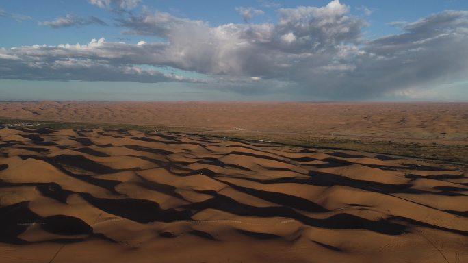 阿拉善盟英雄会沙漠地质公园日出