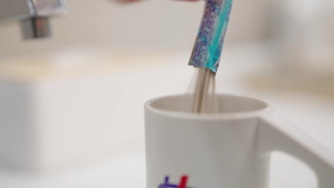 办公室速溶咖啡冲泡