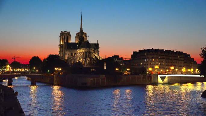 塞纳河和巴黎圣母院的日落背景