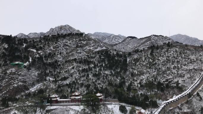 烽火台上雪花飘落入冬雪景