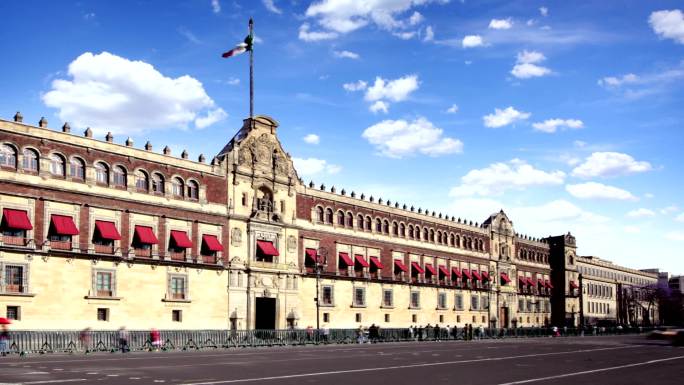 墨西哥城国家宫殿墨西哥延时街道街景古建筑