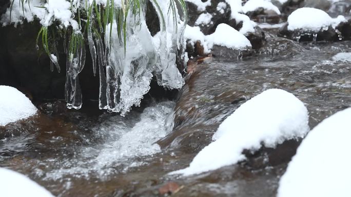 冬天下雪雪景冰雪河谷河流流水唯美冰雪景致