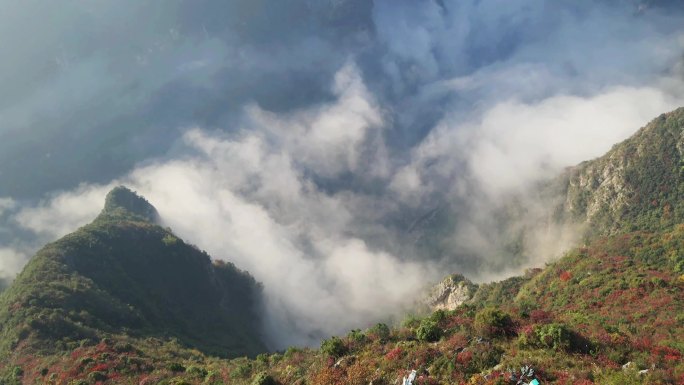 重庆巫山：巫峡·神女景区红叶正红