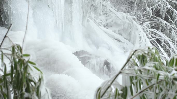 冬天下雪竹林冰雪河谷河流流水唯美冰雪景致