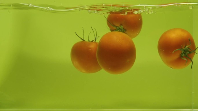【慢动作】新西红柿落水慢动作