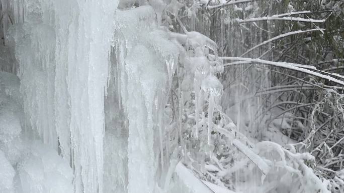 冬天龙苍沟雪景冰雪河谷河流唯美冰雪景致