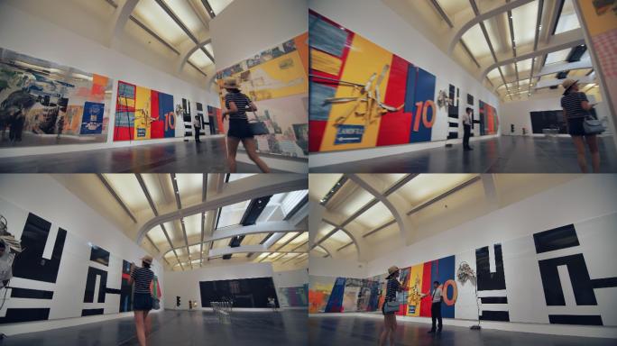 游客在北京798艺术区画廊参观画展