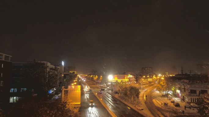 大雪的夜晚街道  路灯  积雪 大雪纷飞