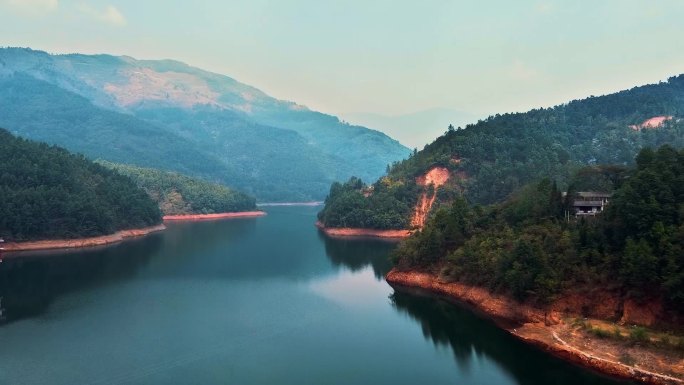 高山湖泊航拍 生态自然环境