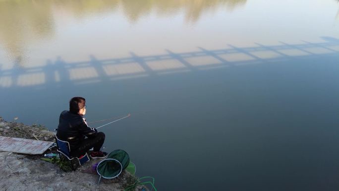 午后户外活动休闲钓鱼