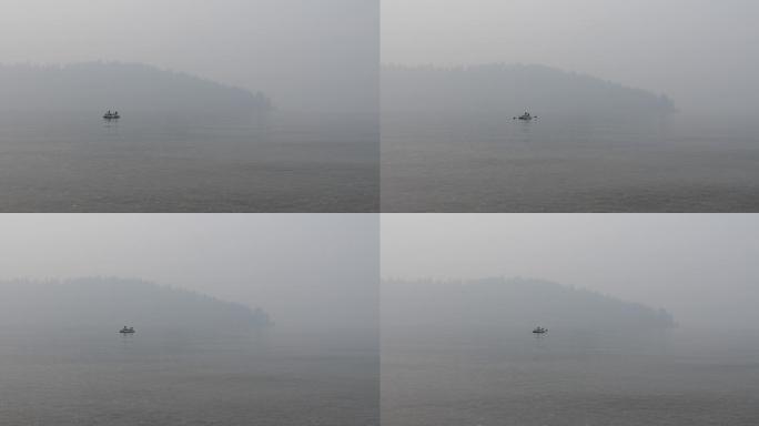 湖面上充气筏烟雾迷茫