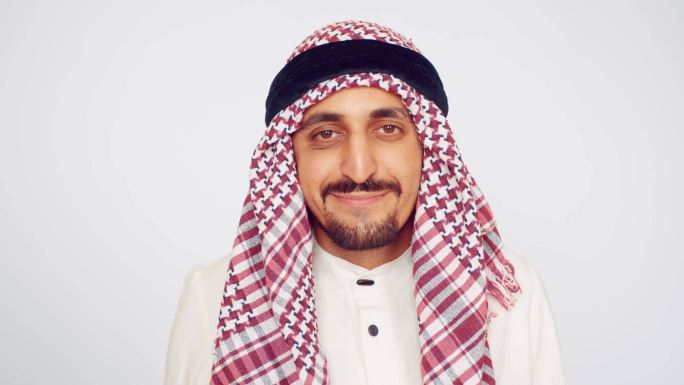 一个男人在微笑卡塔尔中东国家阿拉伯男士