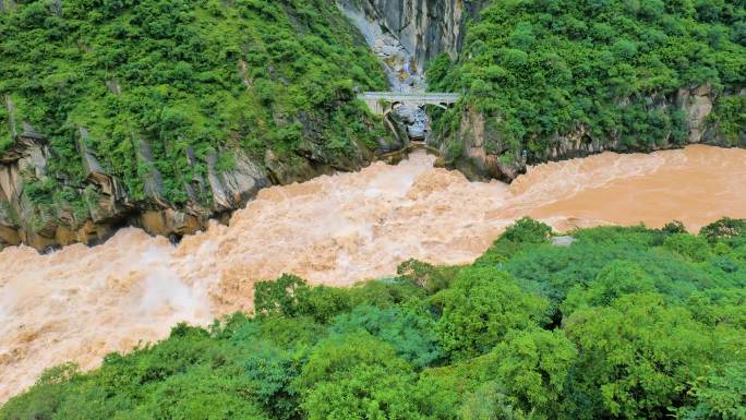 4K实拍云南虎跳峡激流洪水