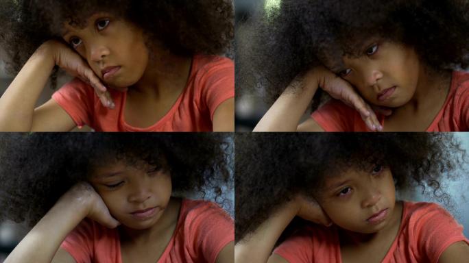忧郁的小女孩女童外籍人士黑人