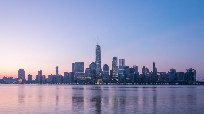 随着时间流逝，纽约日落的现代城市景观