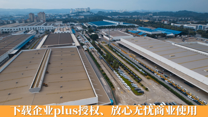 广西柳州通用五菱主机厂内部道路排列的车辆