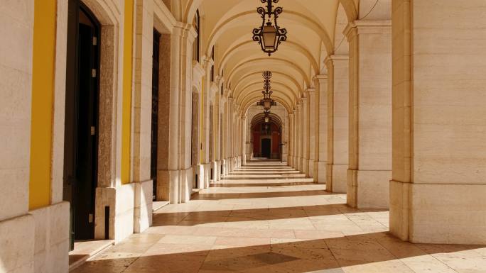 欧洲一个主要首都的美丽拱廊现在已被废弃