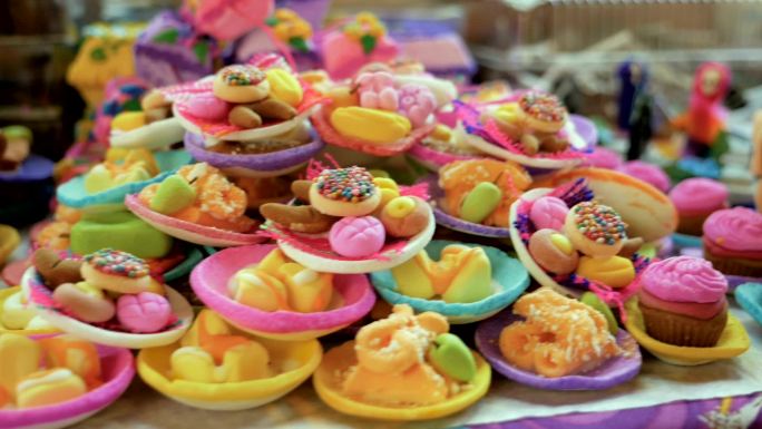 小型糖果和糖果，用作死者纪念日的祭品