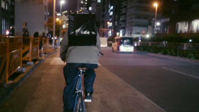 日本美食快递员夜间骑车