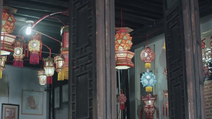 义乌老城区卖手工制作的灯笼的商铺