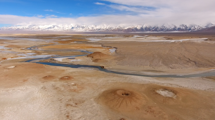 新疆喀什昆仑山帕米尔木吉火山雪山草原冰川