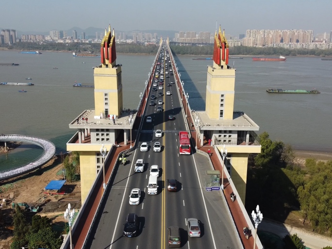 南京长江大桥上空航拍车流