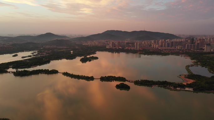 无锡蠡湖晚霞映湖面