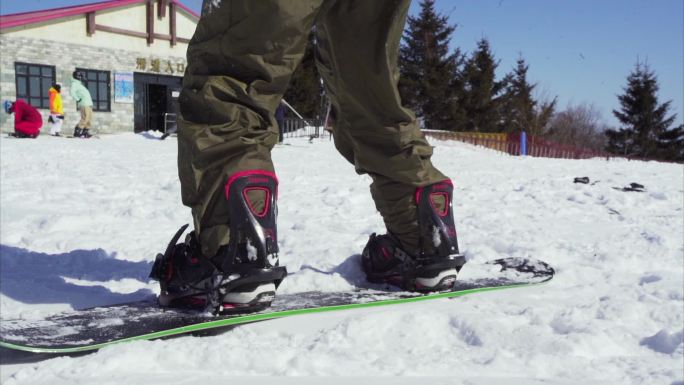 升格慢镜头滑雪场滑雪雪具滑雪板单板双板
