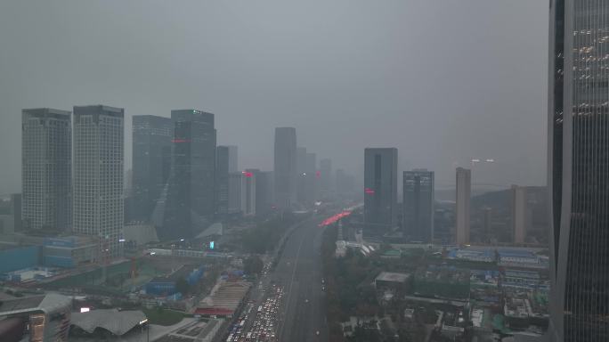 济南城市道路雾霾天傍晚经十路