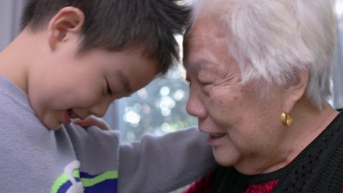 祖孙情 孝顺 幸福晚年 开心晚年 笑脸