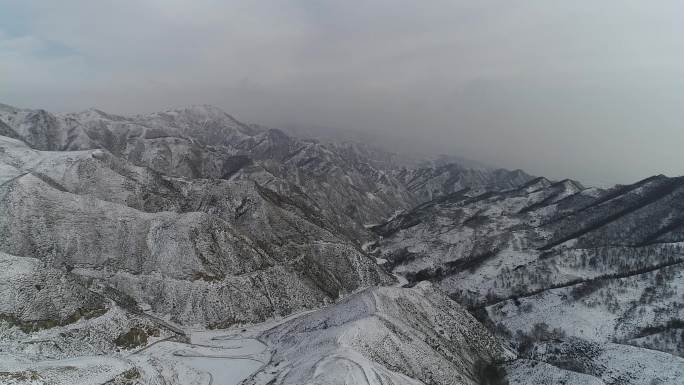 航拍山西山间雪景行车雪后大山