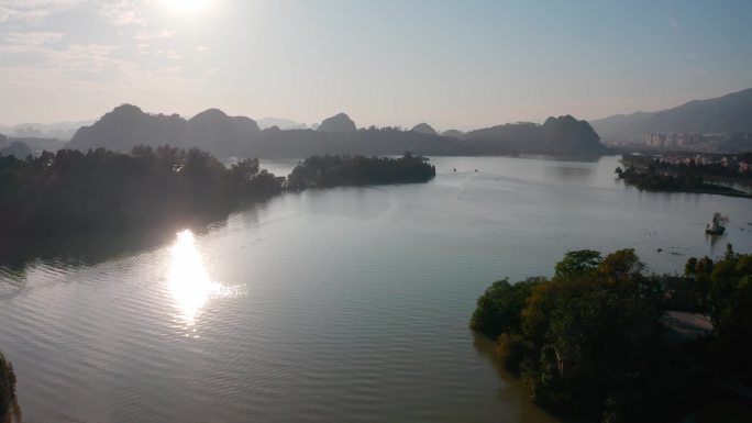 肇庆市端州区仙女湖七星岩大晴天逆光