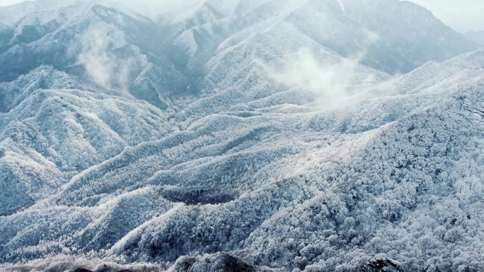 航拍秦岭雪景