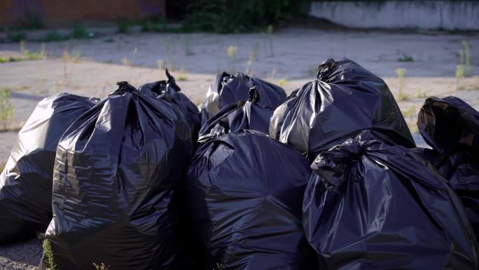 黑色垃圾袋垃圾分类处理保护爱护环境环保