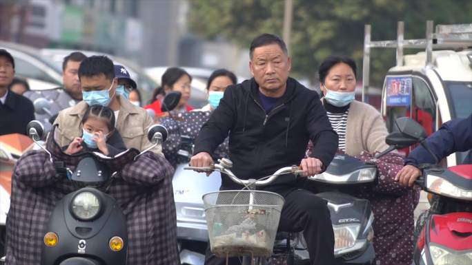 航拍加升格十字路口车流人流