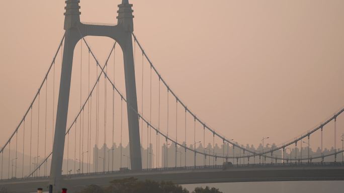 4K重度雾霾下长沙城市桥梁延时空镜