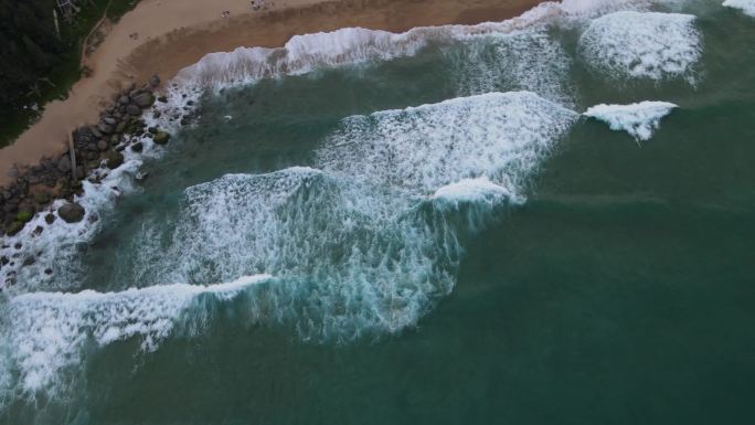 海南三亚航拍海浪沙滩大海