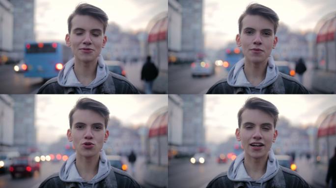 一个年轻人在说话外国男孩街头特拍城市青春