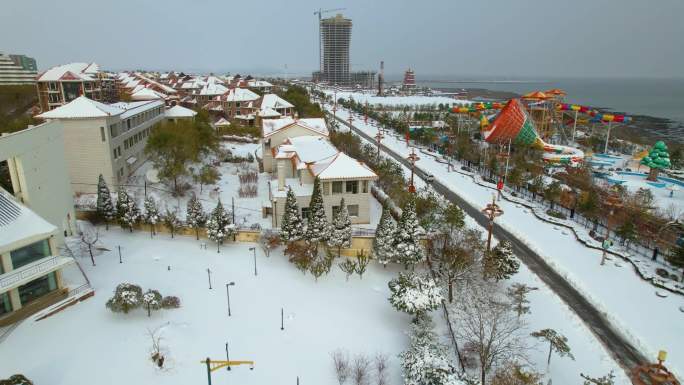 航拍大雪过后的辽宁锦州海边