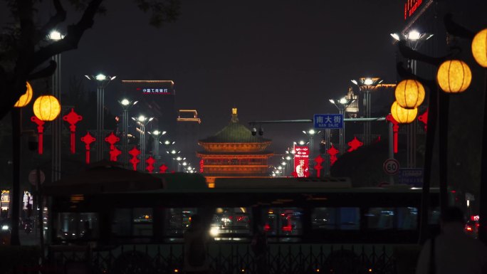 西安城墙夜景人流