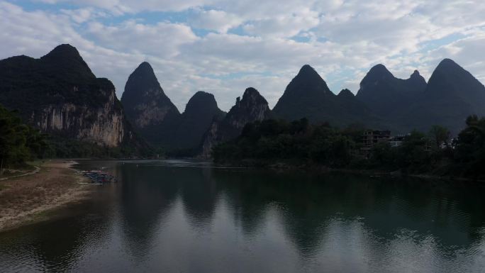 桂林 山林 河 船 蓝天 白云 风景