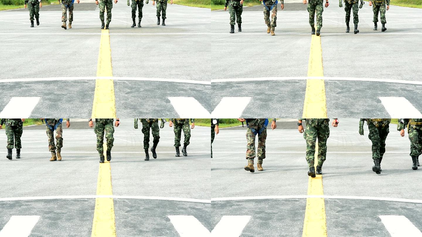 一组士兵走成一排视频素材