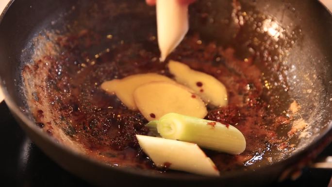 加调料配制炖肉卤肉料汁 (3)