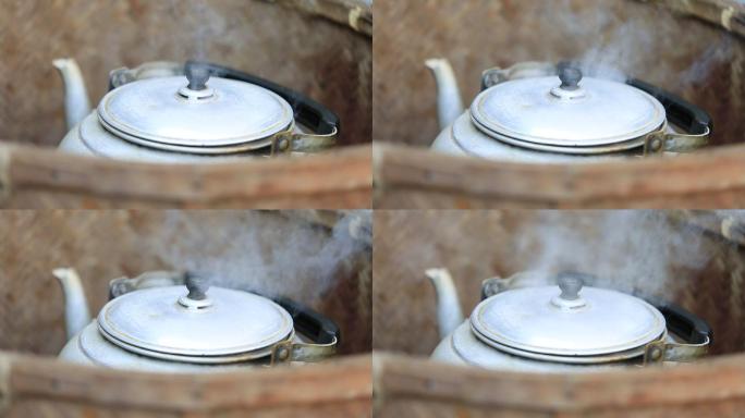 茶壶烧开水热气特写素材