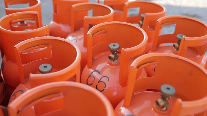 橙色液化石油气储罐