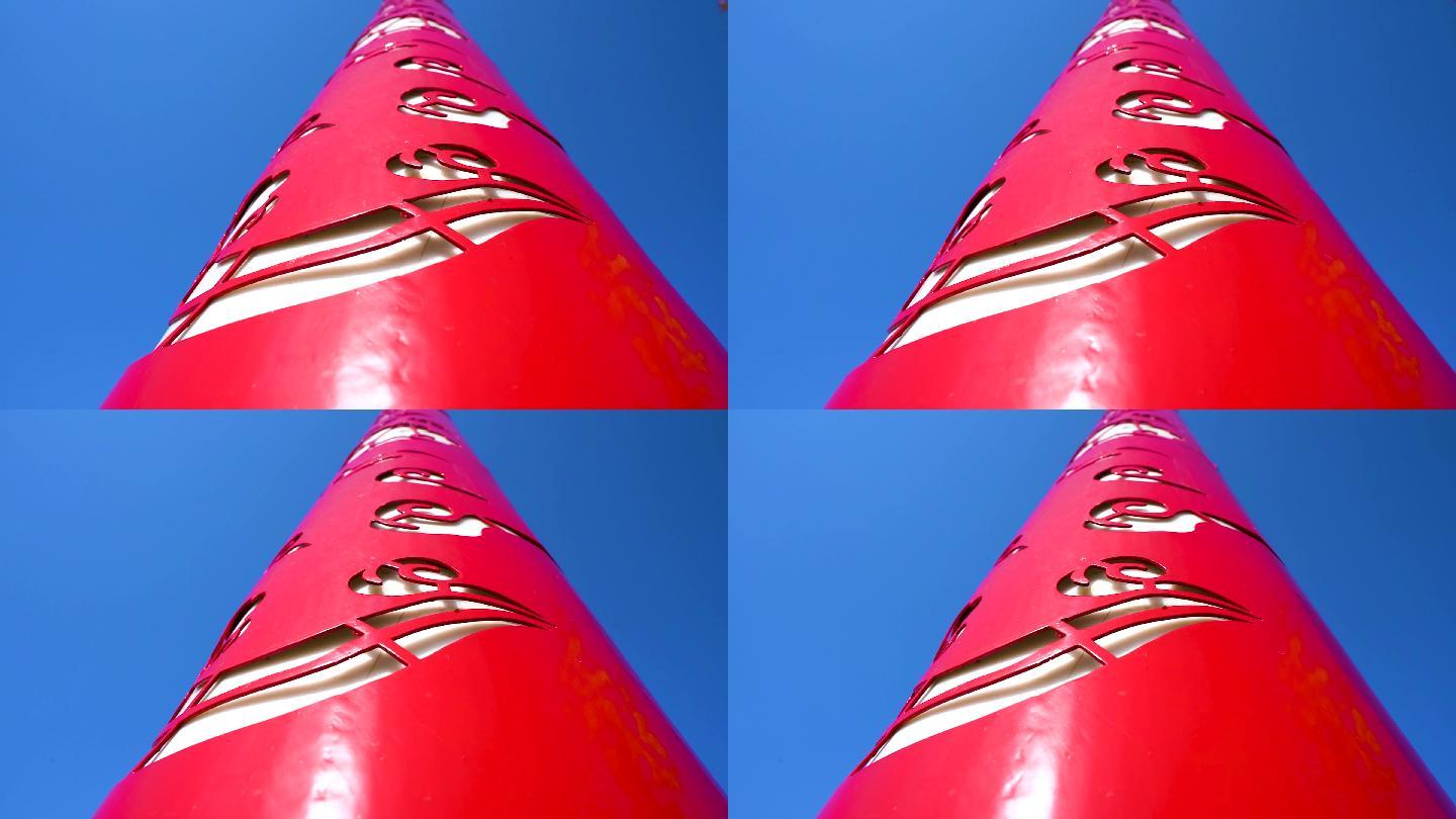 公园中带祥云图案的大红柱子A