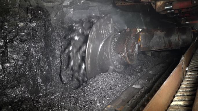 煤矿采煤机工作