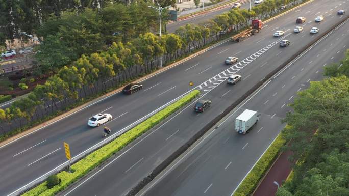 车流不断的道路