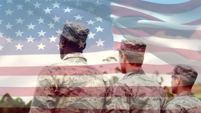 美国国旗和穿着制服的军人