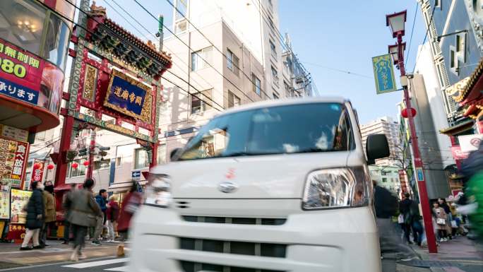 横滨街道延时风景人流穿行车流路口商业繁华